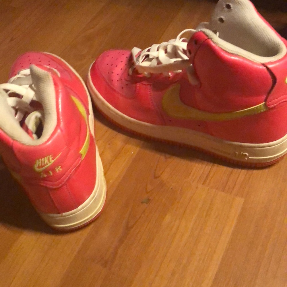 Gym shoes